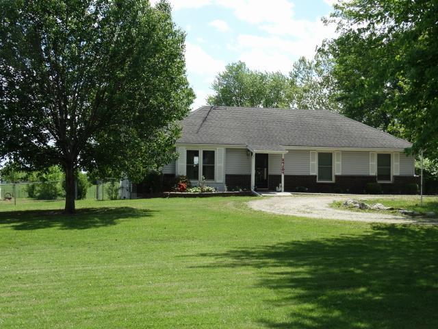 Photo 1 of 22 — 27107 E 283RD Street, Harrisonville, MO 64701