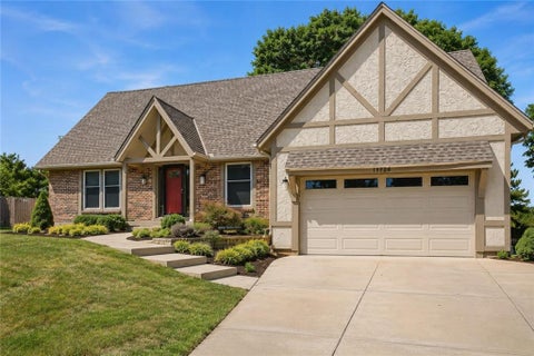 Photo of 11728 W 108th Circle, Overland Park, KS 66210 (MLS # 2643024)