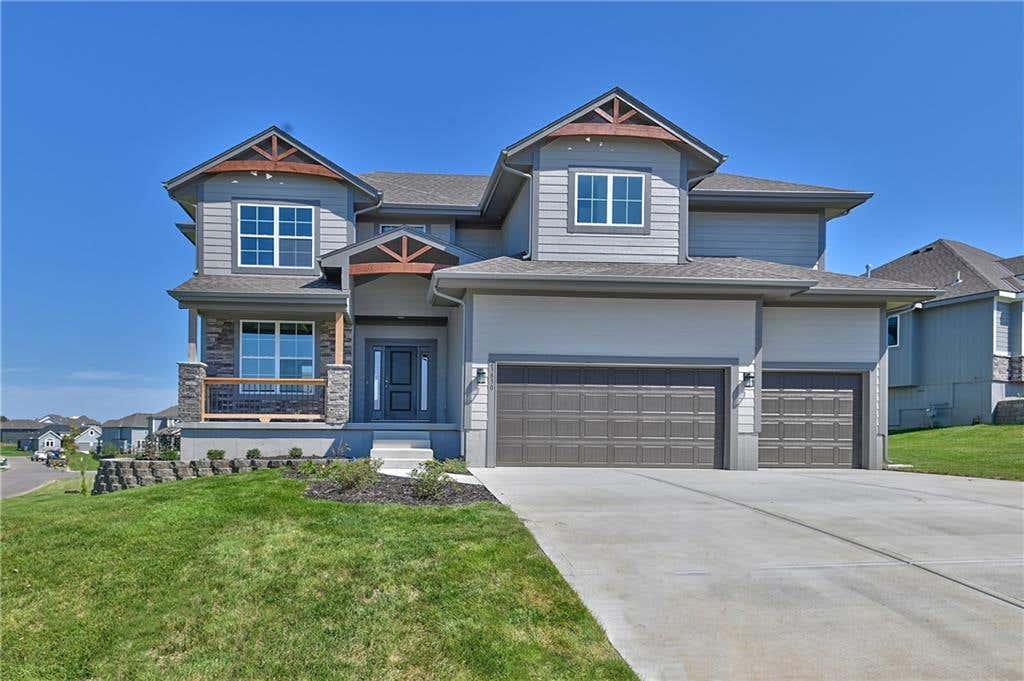Photo of 24620 W 60th Terrace, Shawnee, KS 66226 (MLS # 2624013)