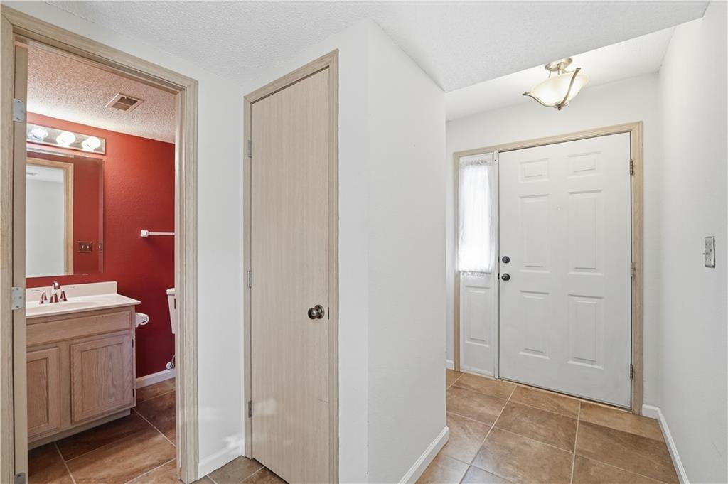 5611 NW Plantation Lane