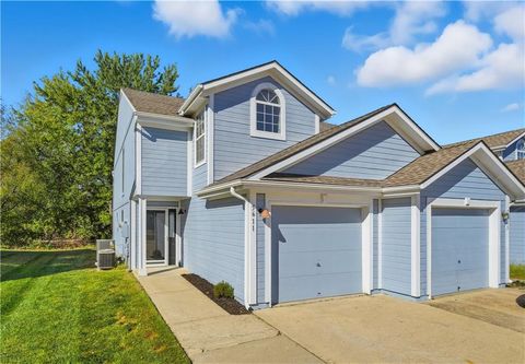Photo of 5611 NW Plantation Lane, Lees Summit, MO 64064 (MLS # 2583056)