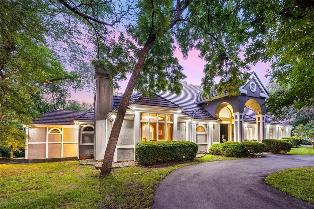 600 W Country Lane