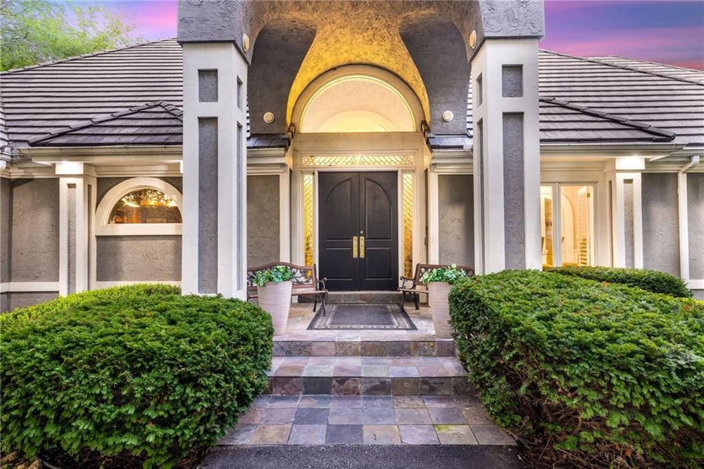 600 W Country Lane