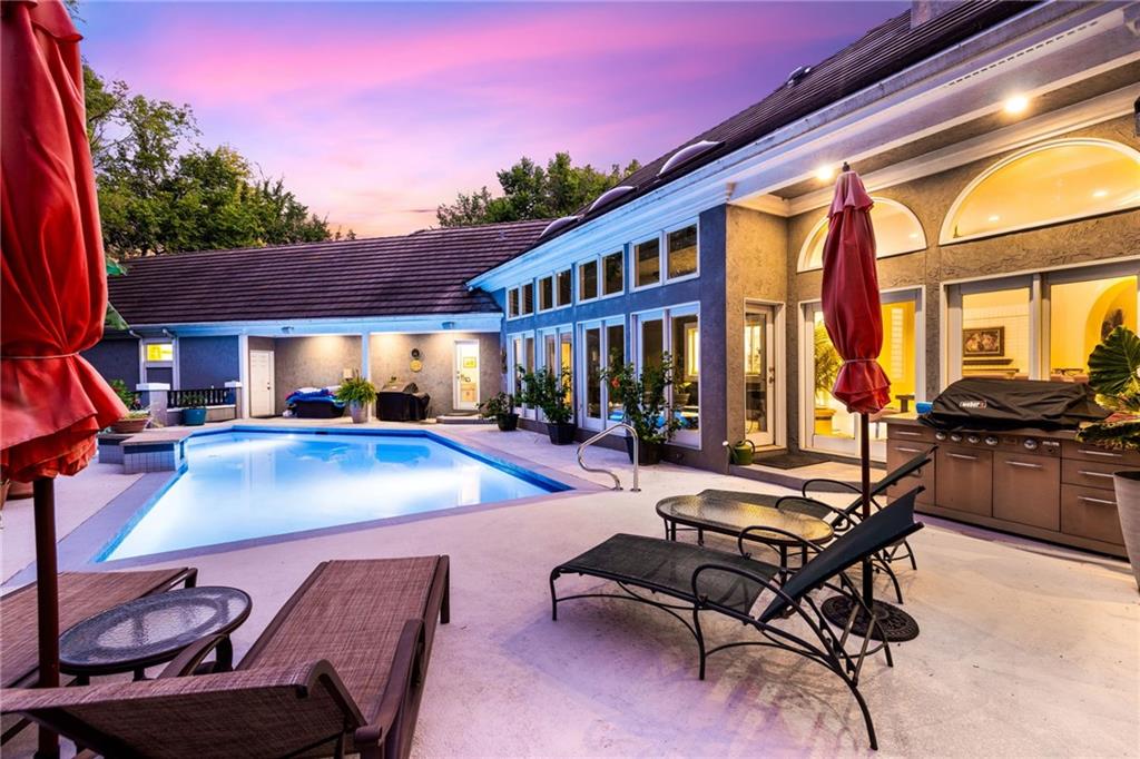 600 W Country Lane