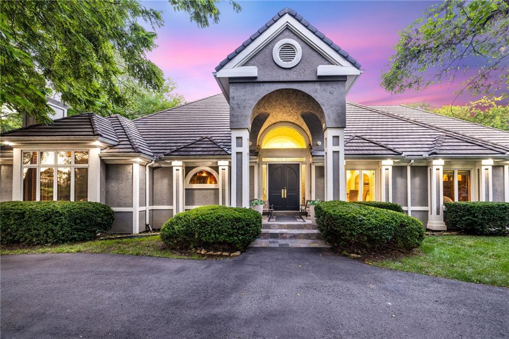 600 W Country Lane