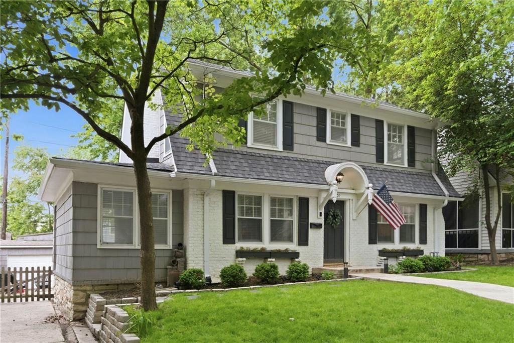 Photo of 301 E 68 Terrace, Kansas City, MO 64113 (MLS # 2619016)