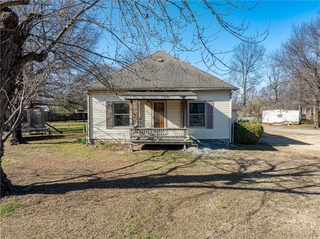 Photo of 302 E 3rd Street, Scammon, KS 66773 (MLS # 2608361)
