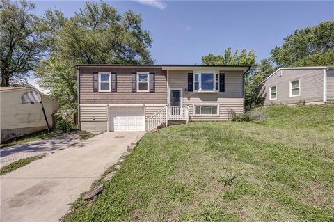 Photo of 8266 Tauromee Avenue, Kansas City, KS 66112 (MLS # 2619615)