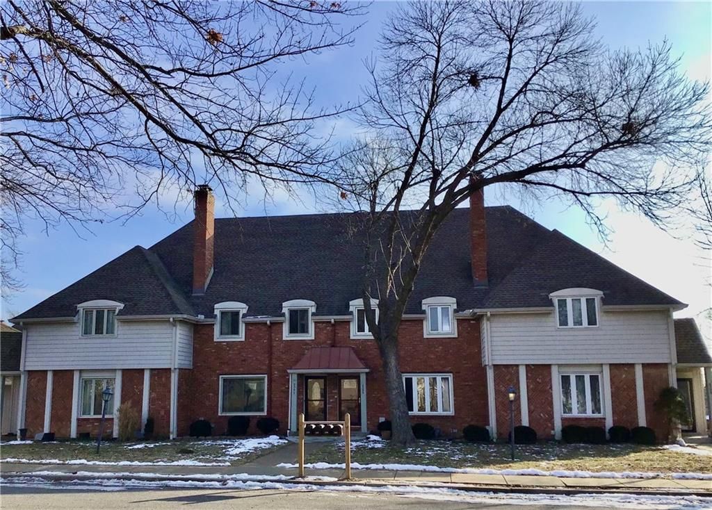 Photo of 8395 NW WAUKOMIS Drive, Kansas City, MO 64151 (MLS # 2608169)