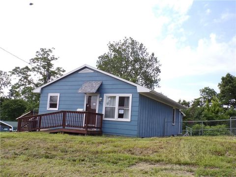 Photo of 203 W Heidel Street, Carrollton, MO 64633 (MLS # 2624458)