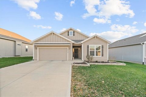 Photo of 25179 W 142nd Street, Olathe, KS 66061 (MLS # 2583615)
