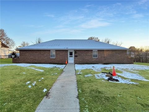 217 W 17th Street Higginsville MO 64037
