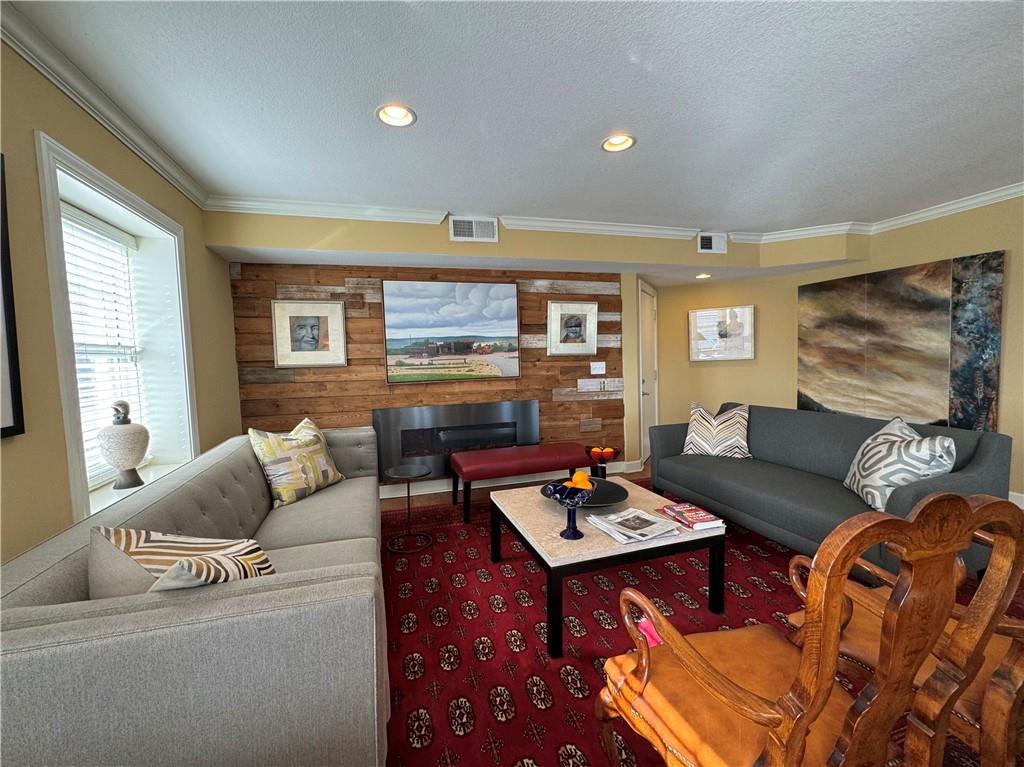514 E 44th Street 300