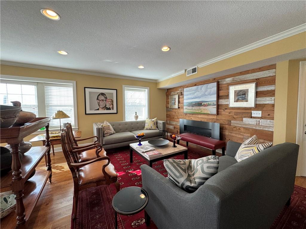 514 E 44th Street 300