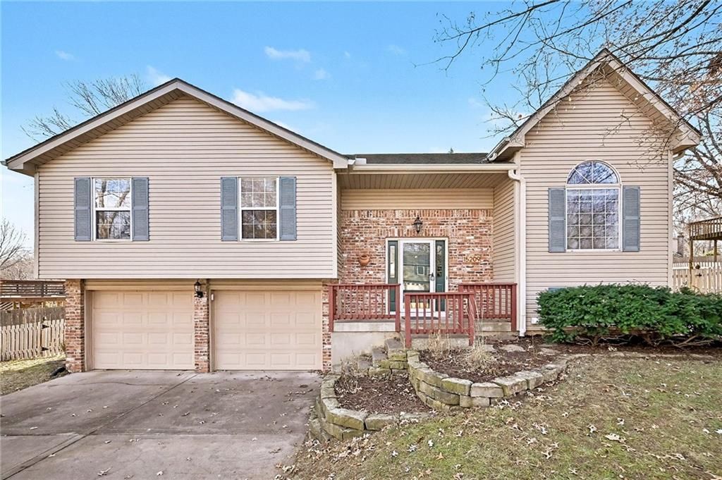 Photo of 15209 W 91st Place, Lenexa, KS 66219 (MLS # 2592397)