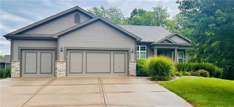 Photo of 9629 N Adrian Avenue, Kansas City, MO 64154 (MLS # 2641138)