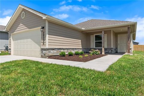 Photo of 20231 W 195th Street, Spring Hill, KS 66083 (MLS # 2631626)