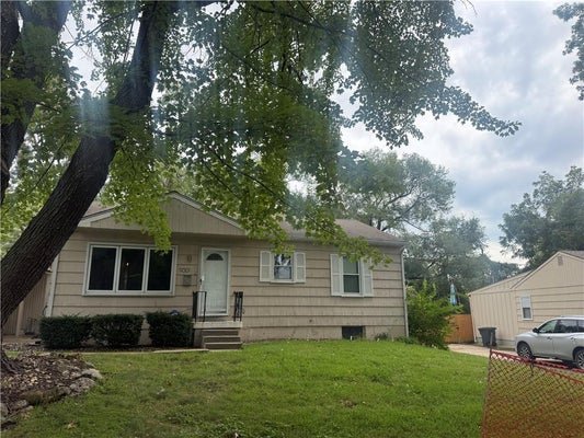9001 CENTRAL ST, KANSAS CITY, MO 64114 - Image 3e77cffe6e6cee9711e6c56d5d2cdef4/75647124