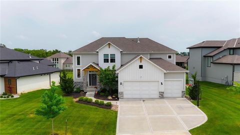 Photo of 2063 NW O'Brien Road, Lees Summit, MO 64081 (MLS # 2621070)