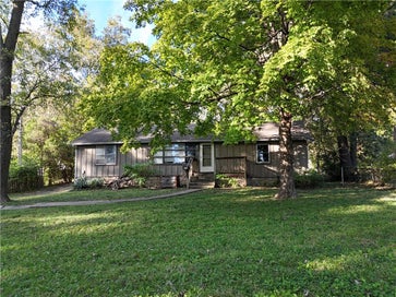 9318 E 79th Street Raytown MO 64138