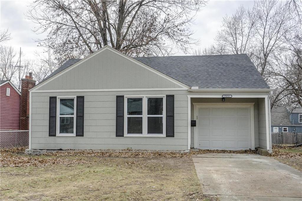 Photo 1 of 28 — 7632 Locust Street, Kansas City, MO 64131