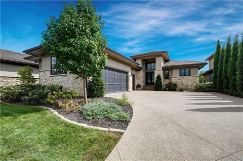 Photo of 6013 W 137 Street, Overland Park, KS 66223 (MLS # 2641211)
