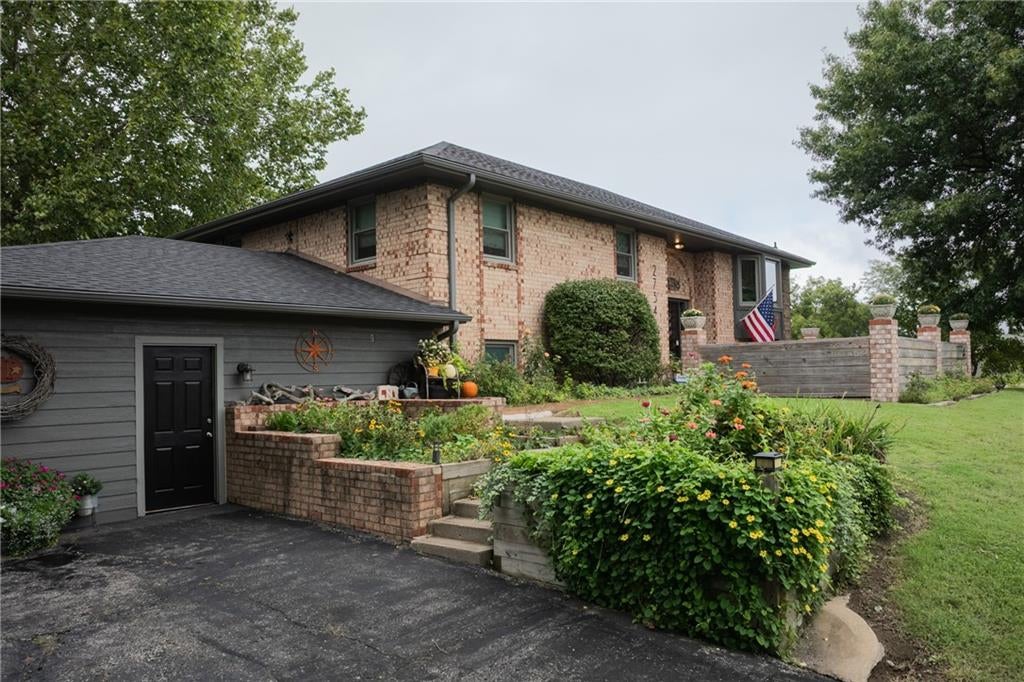 2734 N 99th Street