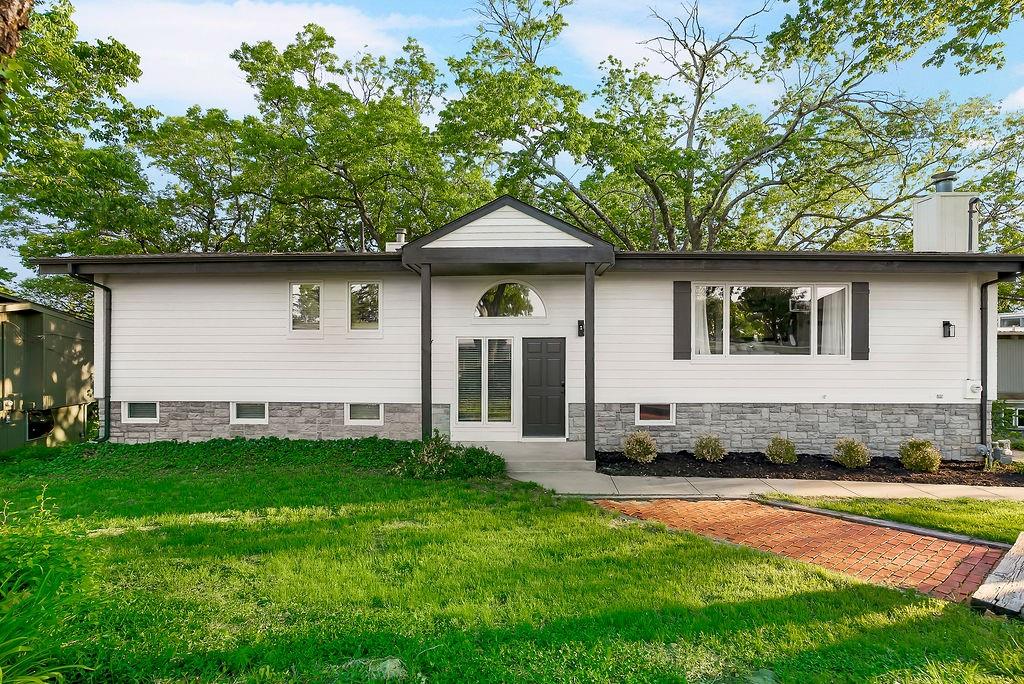 250 Arapahoe Circle E