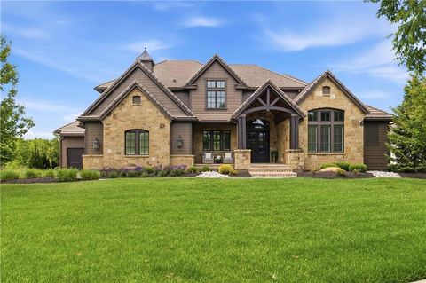 Photo of 16208 Lucille Street, Overland Park, KS 66221 (MLS # 2613583)