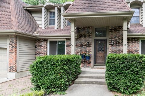 10246 Russell Street, Overland Park, KS 66212 - #: 2553799