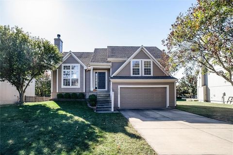 Photo of 16243 W 157th Terrace, Olathe, KS 66062 (MLS # 2581680) Photo of 16243 W 157th Terrace, Olathe, KS 66062 (MLS # 2581680)