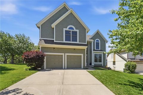 Photo of 8224 W 123rd Street, Overland Park, KS 66213 (MLS # 2618407)