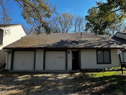 Photo of 12339 Charlotte Street, Kansas City, MO 64146 (MLS # 2584354)