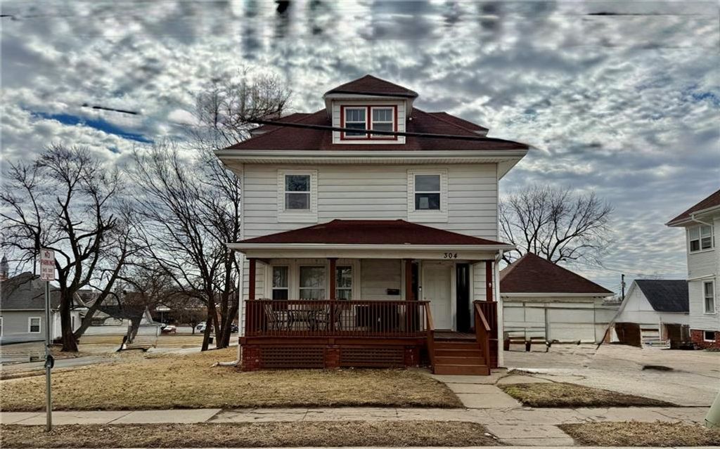 Photo of 304 W 7th Street, Maryville, MO 64468 (MLS # 2602893)