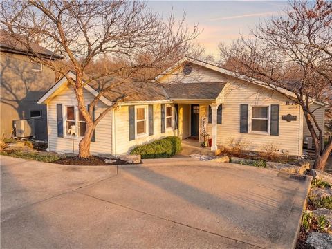 76 R Street Lee's Summit MO 64086