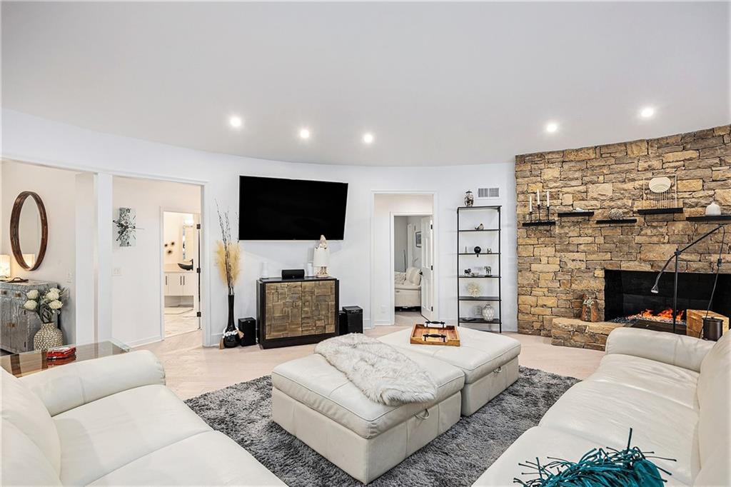 8201 W 100th Terrace