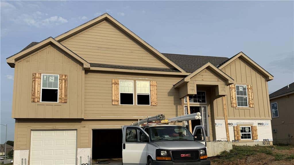 Photo of 1038 Fir Lane, Liberty, MO 64068 (MLS # 2636616)