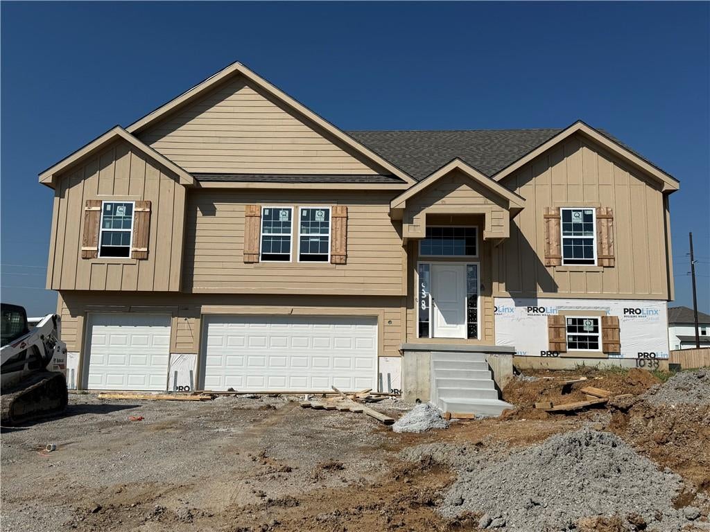 Photo of 1038 Fir Lane, Liberty, MO 64068 (MLS # 2636616)
