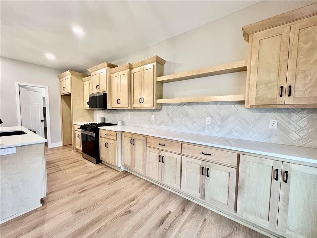 Photo of 1913 Longview Drive, Liberty, MO 64068 (MLS # 2584323)