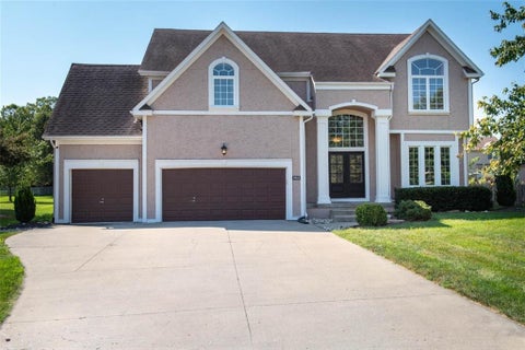 Photo of 5913 NE Coral Circle, Lees Summit, MO 64064 (MLS # 2639475)