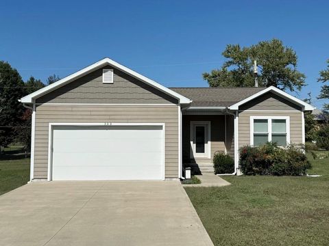 205 E Golden Street, El Dorado Springs, MO 64744 - #: 2581664