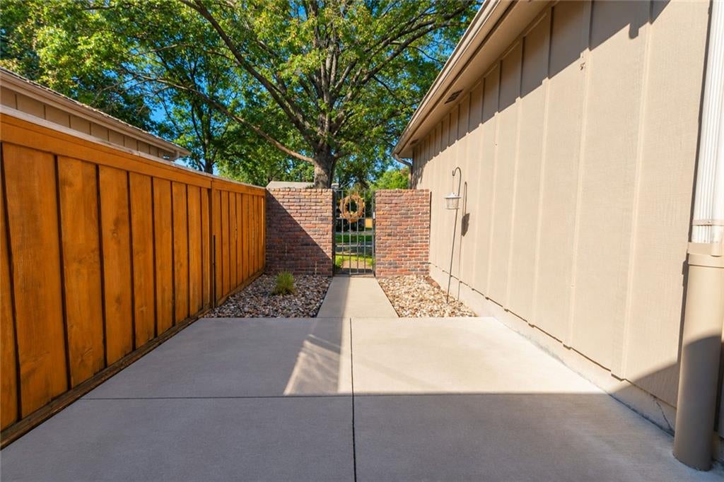 2214 CONDOLEA Terrace