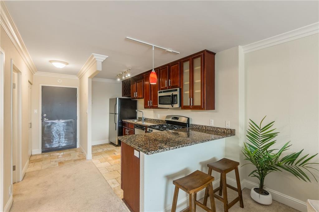 700 E 8TH #4S Street