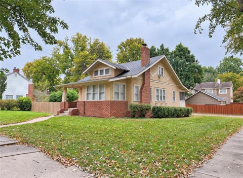 Photo of 2724 Fairleigh Terrace, St Joseph, MO 64506 (MLS # 2647197)