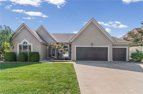 Photo of 1411 NE 95th Street, Kansas City, MO 64155 (MLS # 2644519)