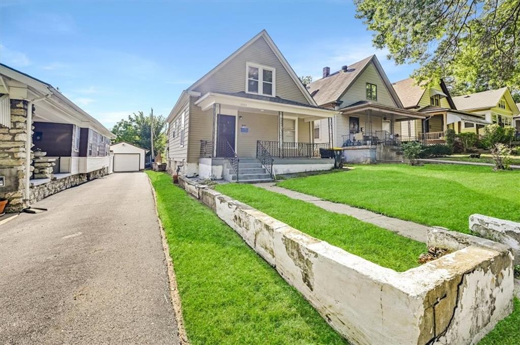 2833 Askew Avenue