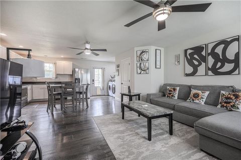 Photo of 609 N Hickory Street, Ottawa, KS 66067 (MLS # 2619749)