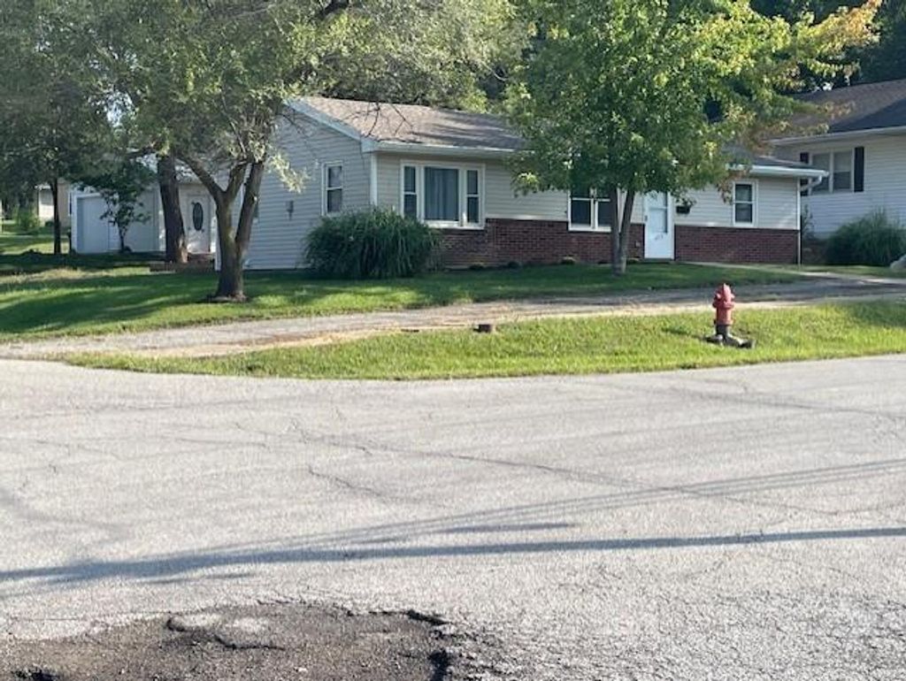 Photo of 1213 W Chestnut Street, Savannah, MO 64485 (MLS # 2598792)