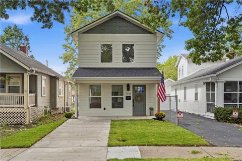 Photo of 7616 Pennsylvania Avenue, Kansas City, MO 64114 (MLS # 2640336)