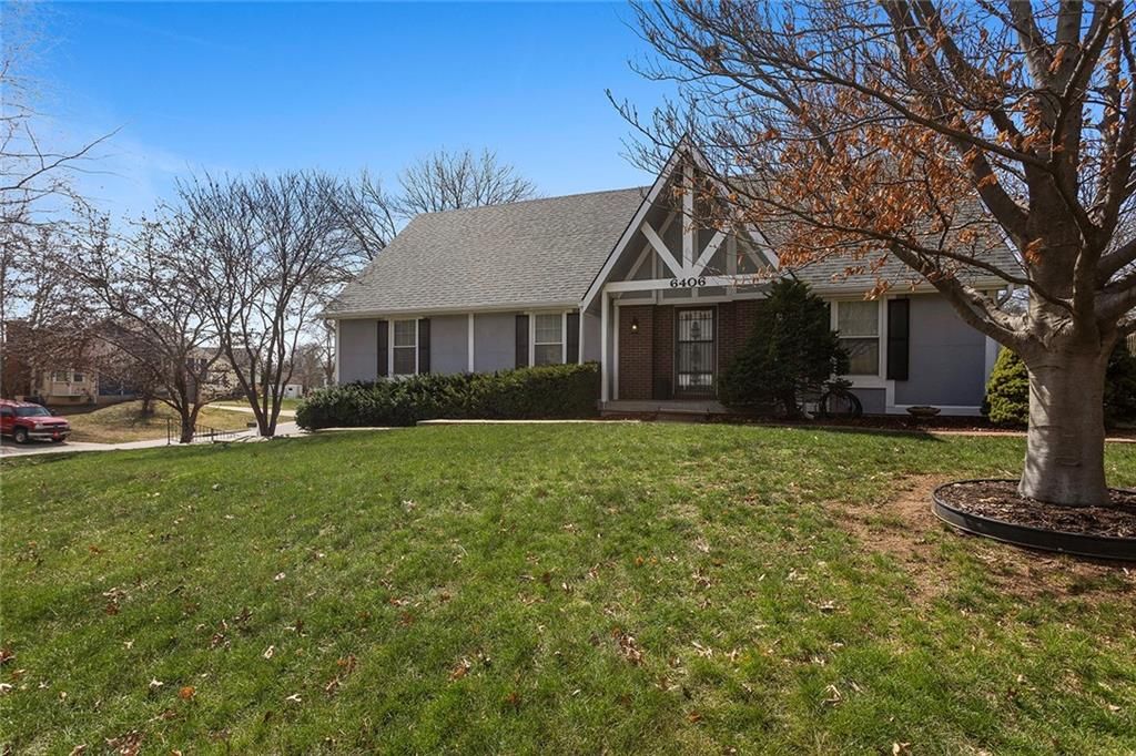 Photo of 6406 OAKVIEW Street, Shawnee, KS 66216 (MLS # 2608020)